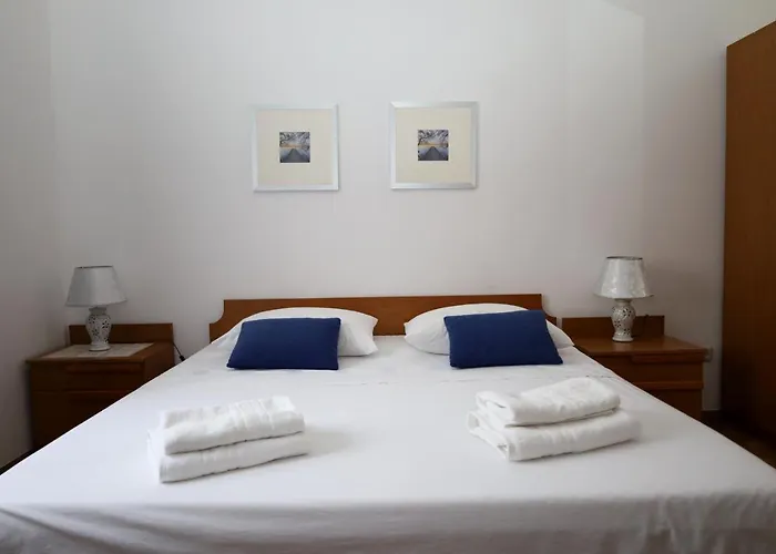 Jasna سوبيتار